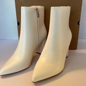 Vetaste Women’s Chunky High Heel Ankle Bootie. NWT